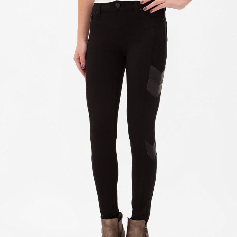 Tinseltown/Buckle Black Pants